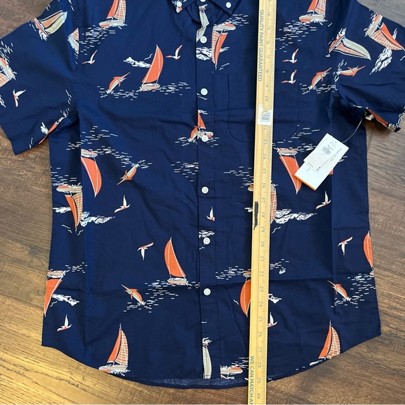 Old Navy Everyday Built-In Flex Printed Short Sleeve Men's Shirt
Size L - Picture 8 of 13